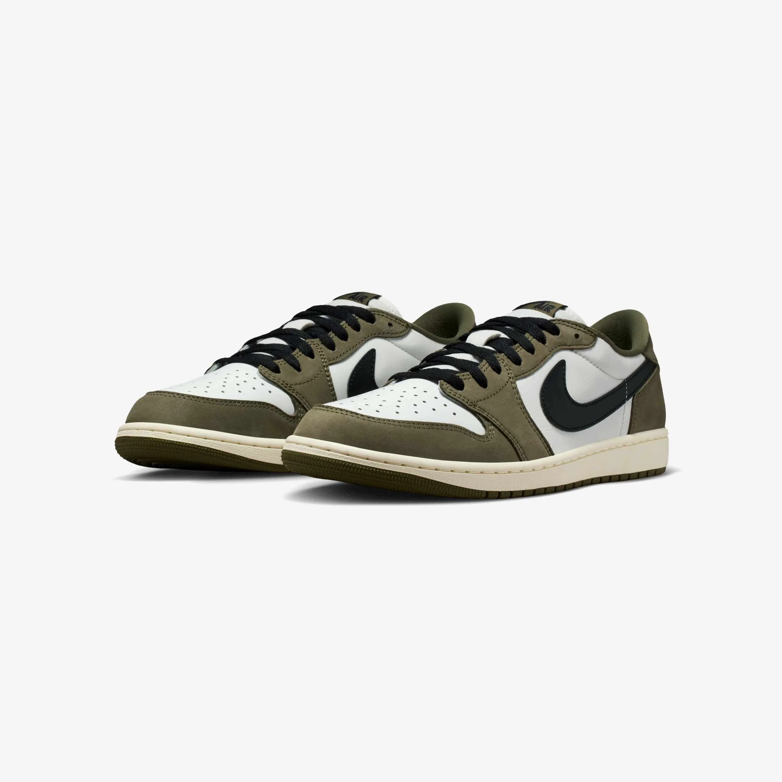 Air Jordan 1 Retro Low OG - Image 2