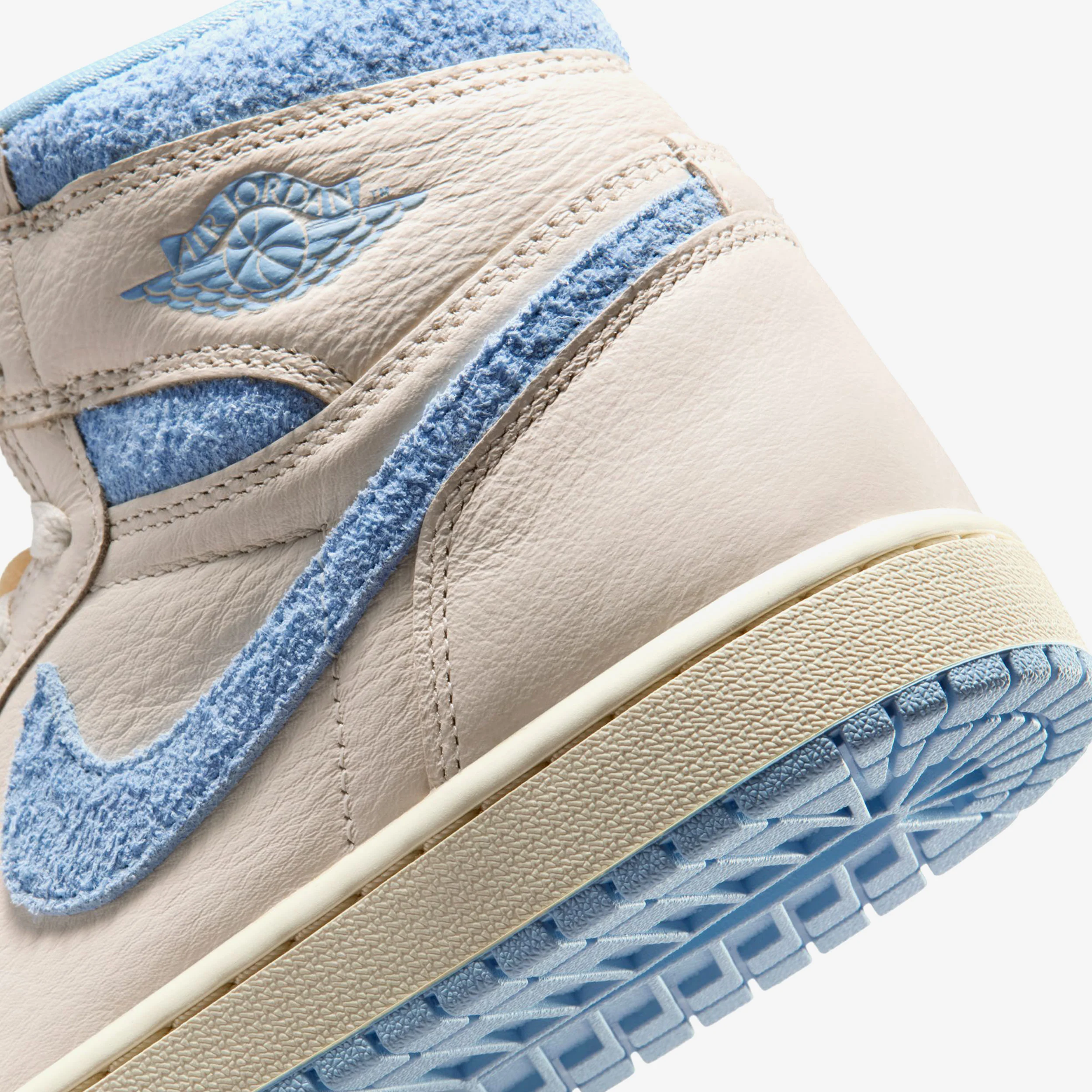 Wmns Air Jordan 1 Retro High OG - Image 7