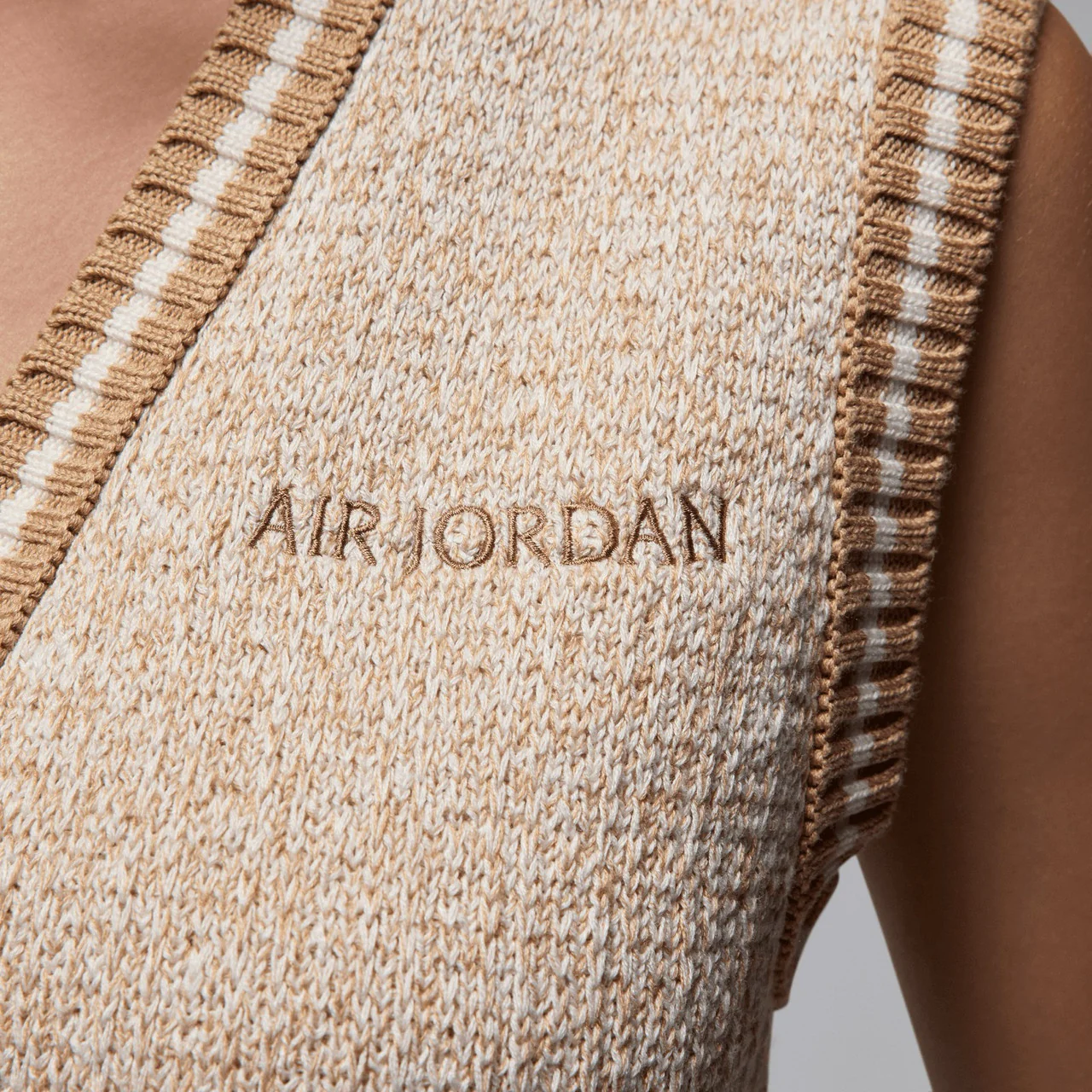 Wmns Air Jordan Knit Vest - Image 4